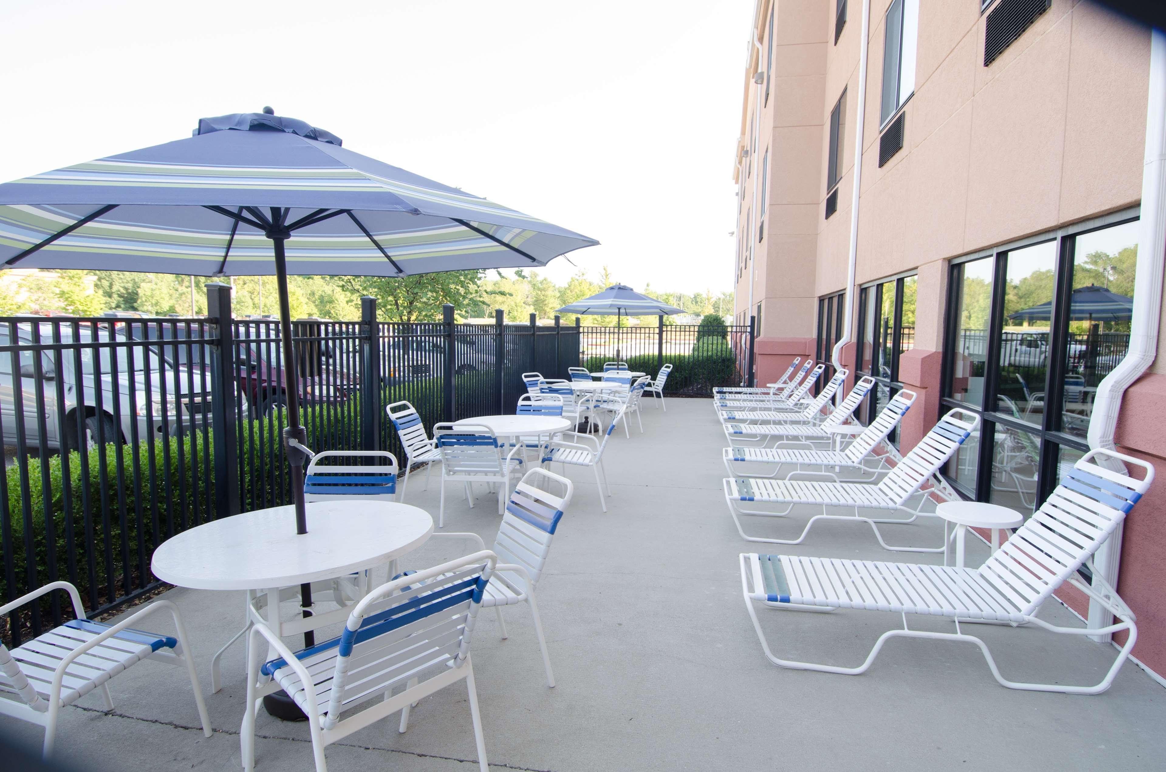 Best Western Plus Castlerock Inn & Suites Bentonville Exteriör bild