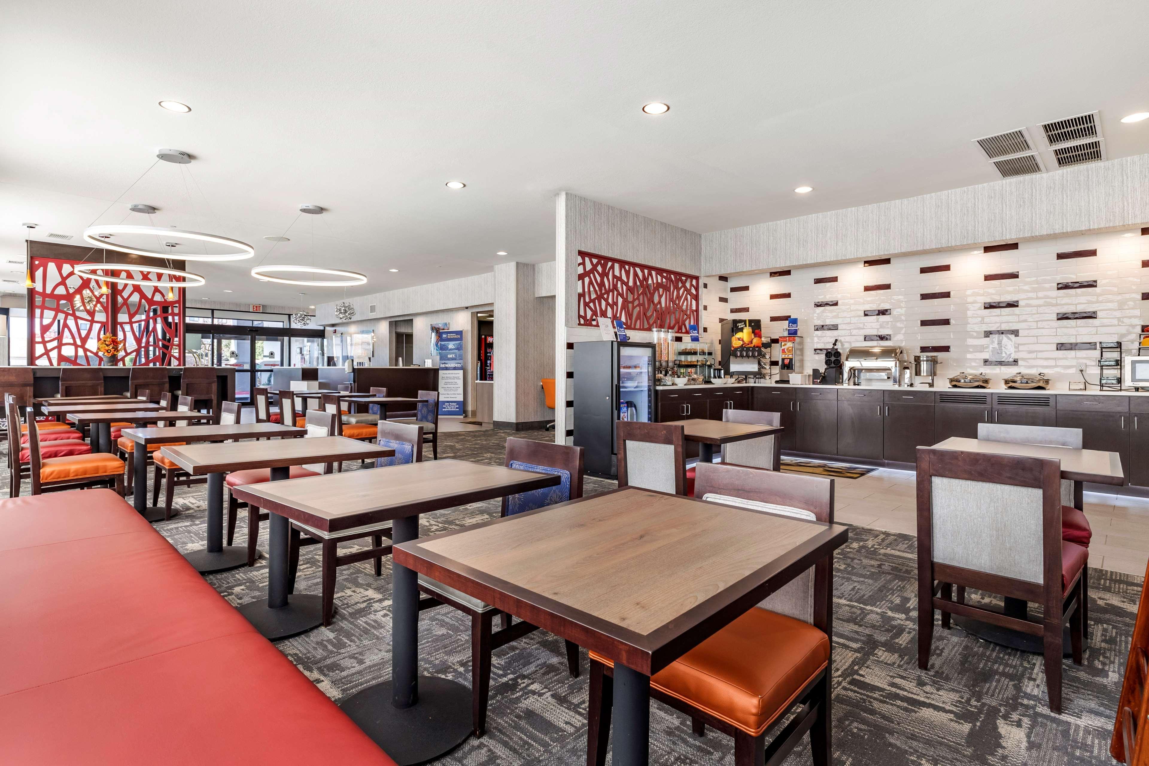 Best Western Plus Castlerock Inn & Suites Bentonville Exteriör bild
