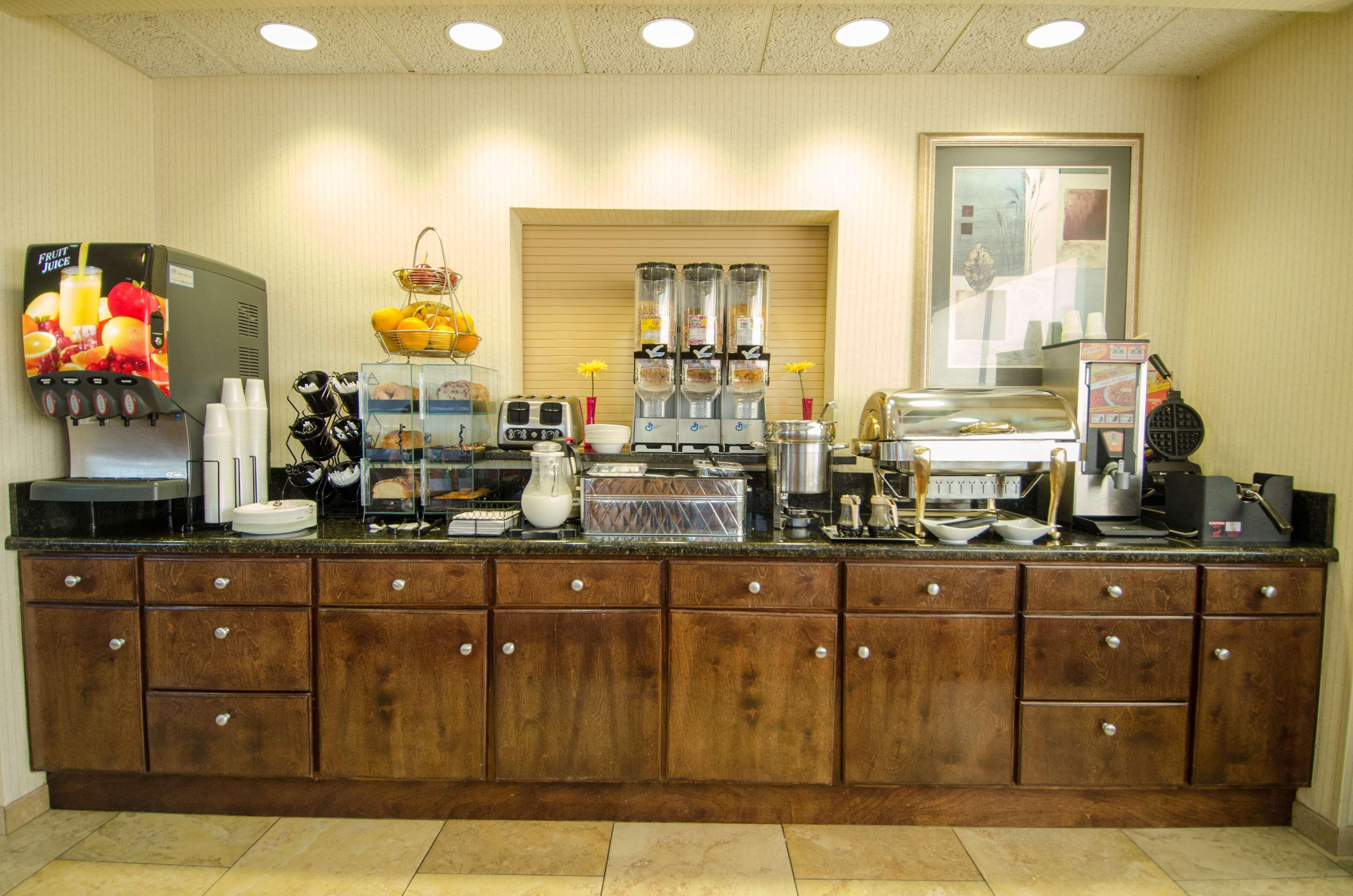 Best Western Plus Castlerock Inn & Suites Bentonville Exteriör bild