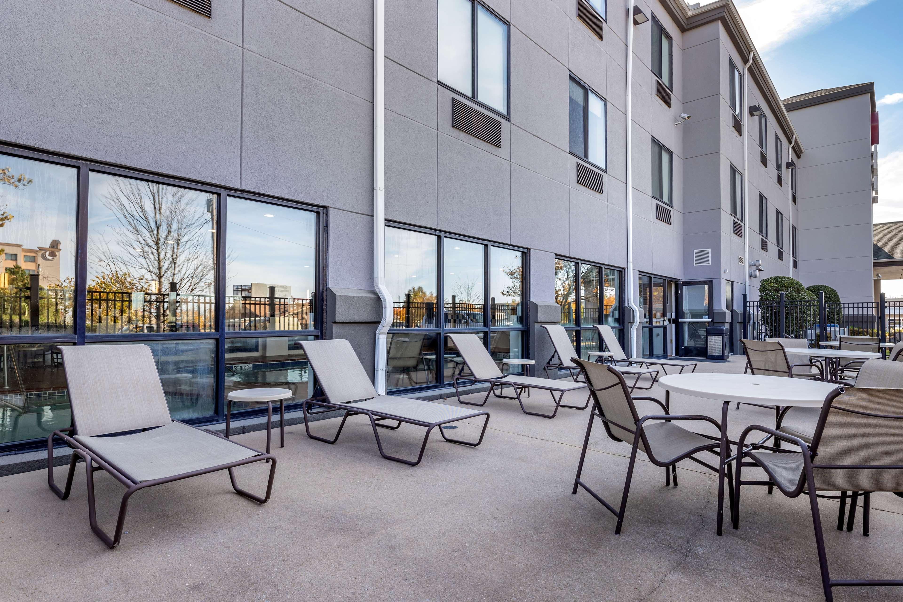 Best Western Plus Castlerock Inn & Suites Bentonville Exteriör bild