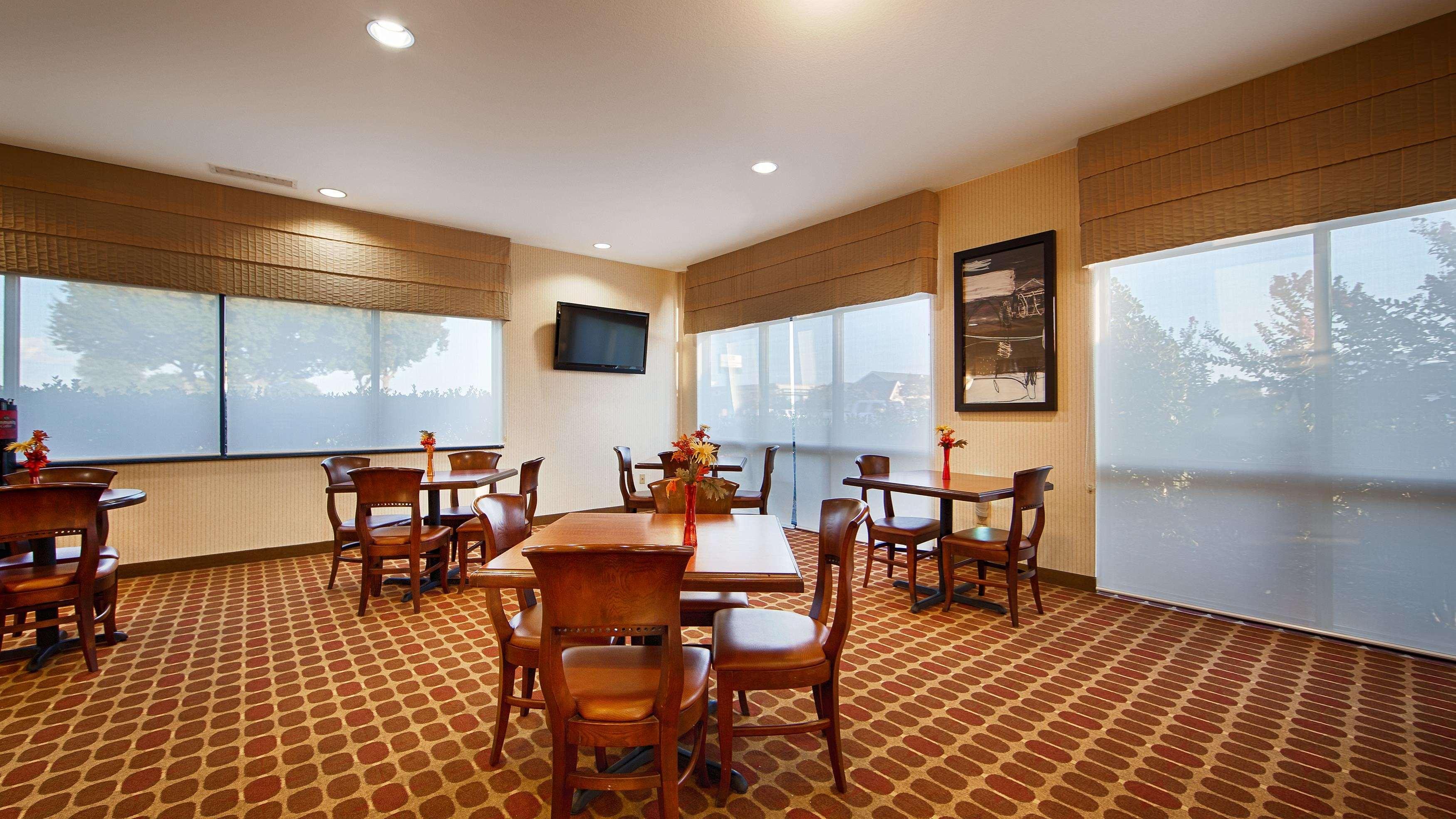 Best Western Plus Castlerock Inn & Suites Bentonville Exteriör bild